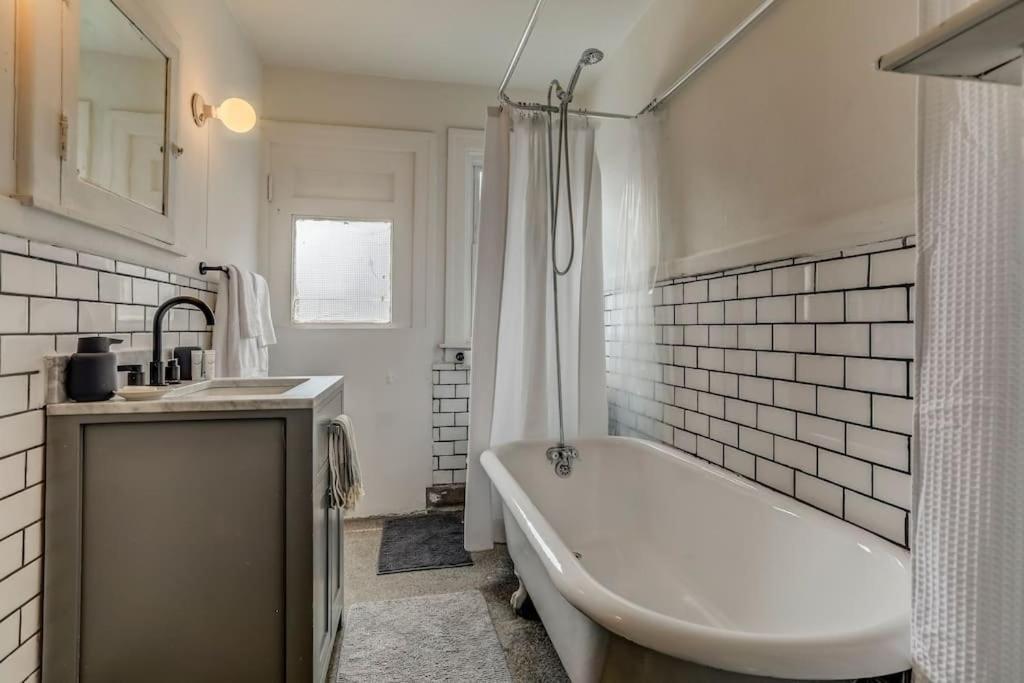 Luxe Mid-Century Styled Historic Townhouse #1 Villa Detroit Ngoại thất bức ảnh